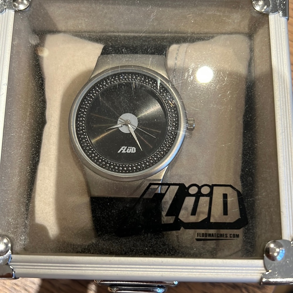 Flud turntable watch